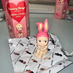 [SOLD] sonny angel gifts of love SECRET pink bunny rabbit rare